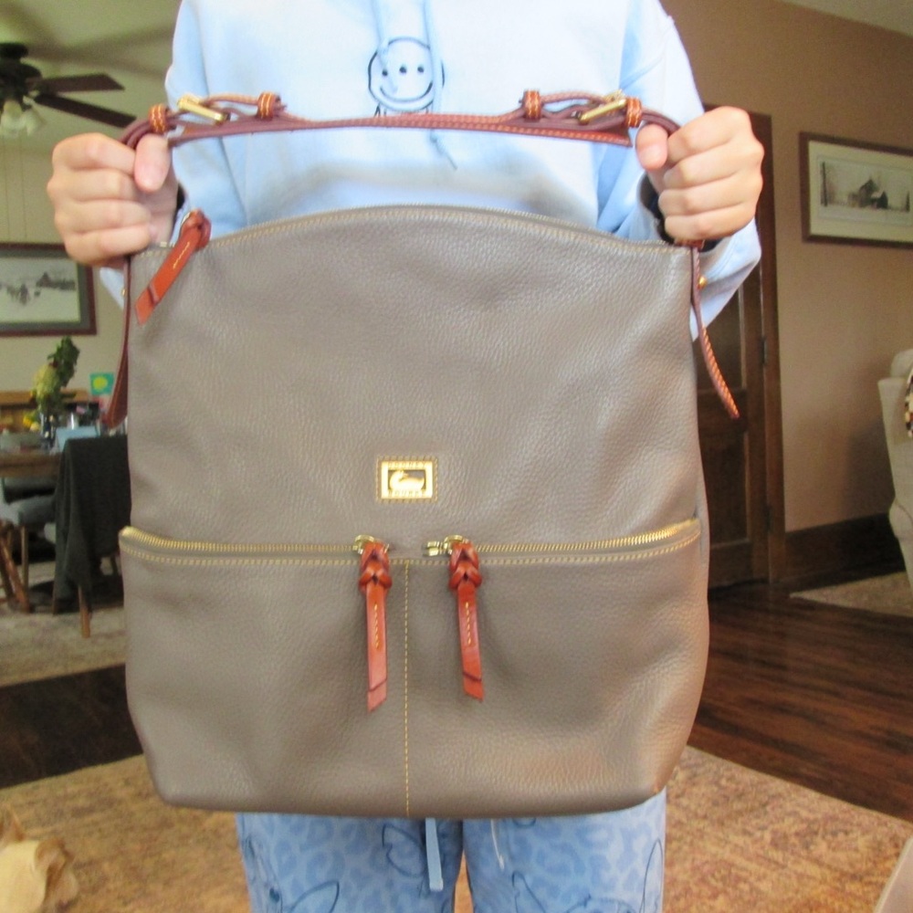 Dooney & Bourke Dillen Medium Pocket Sac in Elephant